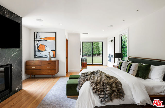 5319 West Boulevard, Los Angeles CA: https://media.crmls.org/mediaz/41cc6450-aee8-4db8-bf41-de77768643e1.jpg