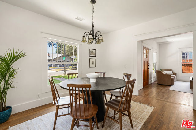 1022 N Marengo Avenue, Pasadena CA: https://media.crmls.org/mediaz/41ccccf1-b3b0-49b4-9e71-aa82e4f94ee4.jpg