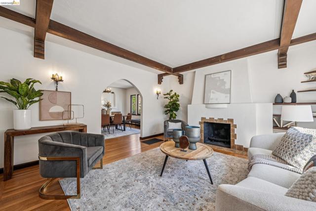 21 Portsmouth Road, Piedmont CA: https://media.crmls.org/mediaz/41cd1fe1-c4ad-4978-ac39-25d241c6b74d.jpg