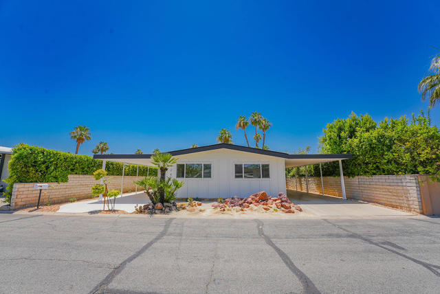 126 Monte Carlo Street, Rancho Mirage CA: https://media.crmls.org/mediaz/41cd965c-3cc4-4cb4-88dc-d3c04e2daadc.jpg
