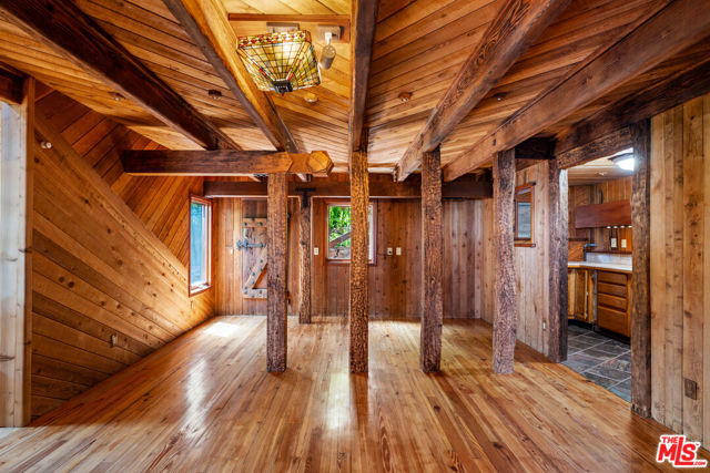 440 Mariposa Drive, Ventura CA: https://media.crmls.org/mediaz/41cdb270-ab60-41c2-9b1d-bd9c7f4bfd6c.jpg