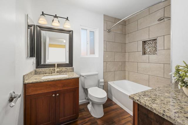 647 Boysenberry Way, Oceanside CA: https://media.crmls.org/mediaz/41cdd324-b470-4693-ace1-8e29a0ee9fb4.jpg