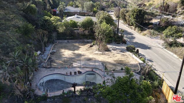 1403 Marinette Road, Pacific Palisades CA: https://media.crmls.org/mediaz/41ce3e7f-506e-4d9e-9714-55c159e21a56.jpg