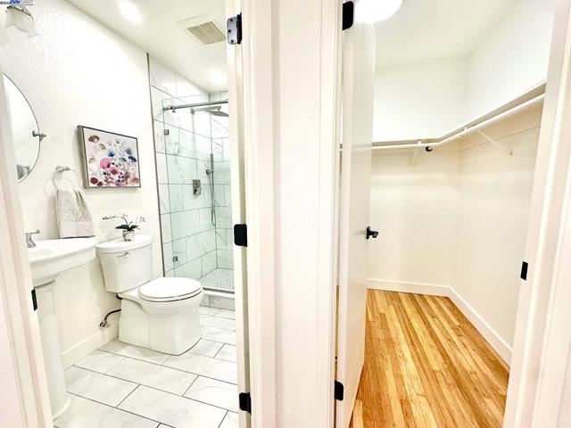 651 Brookfield Dr, Livermore CA: https://media.crmls.org/mediaz/41cee415-ef53-4e27-be01-112bf5bddbca.jpg