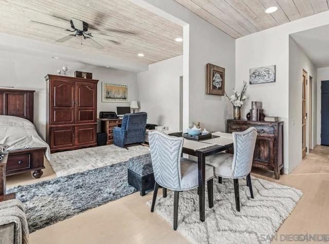 2003 Costa Del Mar Rd, Carlsbad CA: https://media.crmls.org/mediaz/41cf1b5d-9d07-44bf-b75d-a5fab5b52870.jpg