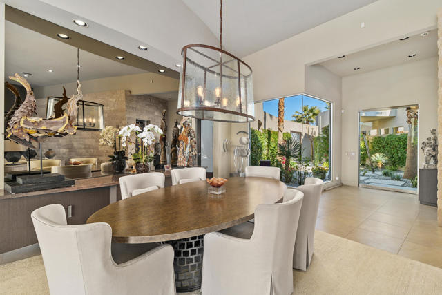 81 Royal Saint Georges Way, Rancho Mirage CA: https://media.crmls.org/mediaz/41cf4bb2-5dd6-4a50-a4dd-edd6991d5e99.jpg