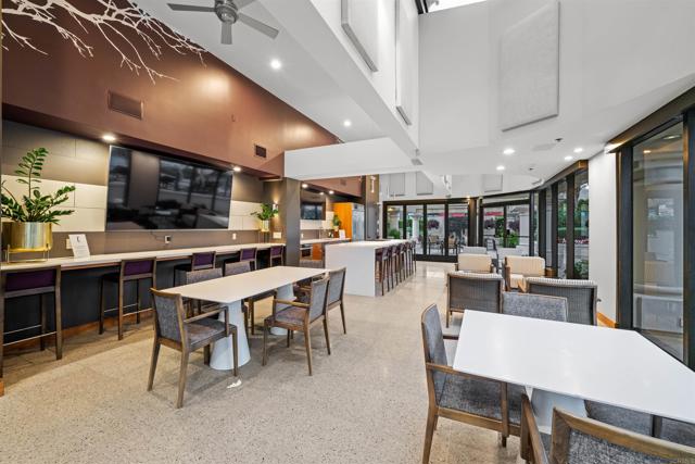 100 Harbor Drive, San Diego CA: https://media.crmls.org/mediaz/41d13cc2-aa57-4a5b-a0f6-d9e925ad173f.jpg