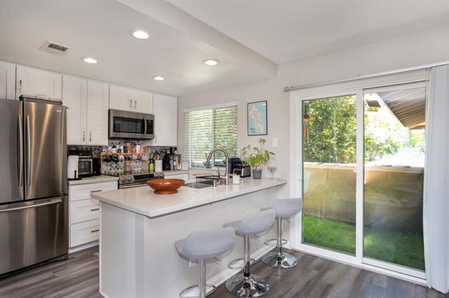 921 Amistad Ct D, El Cajon CA: https://media.crmls.org/mediaz/41d17b73-417b-42fd-a6a7-84f6de0c6857.jpg