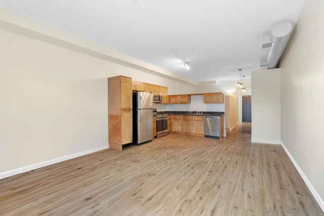 889 Date St, San Diego CA: https://media.crmls.org/mediaz/41d296b8-64aa-4490-85a7-d158043913ef.jpg