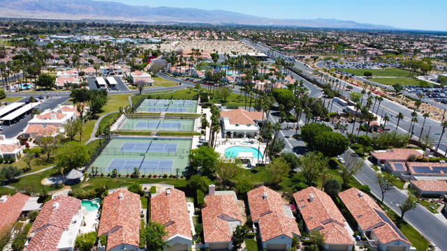 43870 Via Granada, Palm Desert CA: https://media.crmls.org/mediaz/41d2d2a3-a4bc-4816-90fc-e724fae59391.jpg