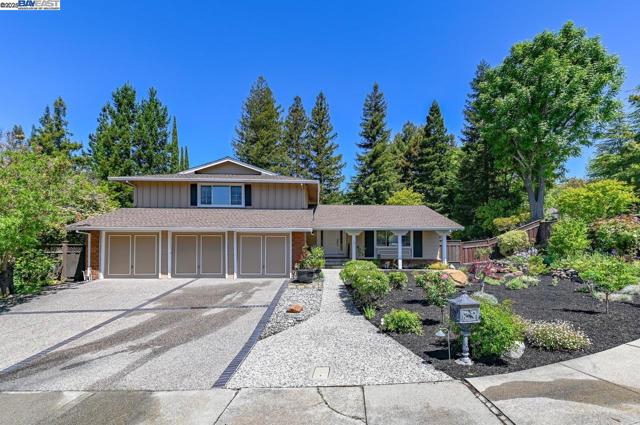 351 Castenada Ct, Danville CA: https://media.crmls.org/mediaz/41d2df1f-c646-4bf5-a34b-173ca793668a.jpg