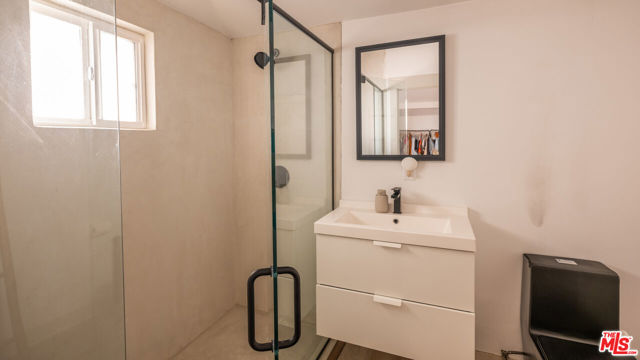 1715 S Kingsley Drive, Los Angeles CA: https://media.crmls.org/mediaz/41d31910-0a29-46ba-b762-d5ccc6056da9.jpg