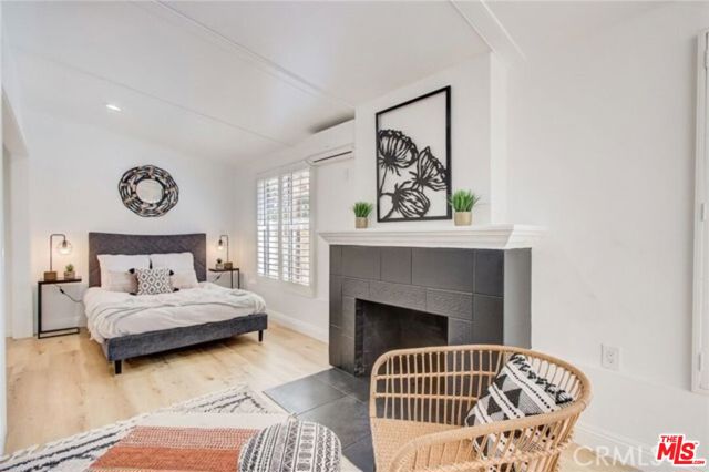 1856 W 14th Street, Los Angeles CA: https://media.crmls.org/mediaz/41d3802d-7db7-4709-b295-5f6b90bfd8d2.jpg