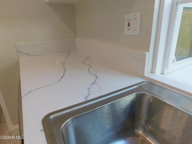 559 Stoney Peak Court, Simi Valley CA: https://media.crmls.org/mediaz/41d3c092-85d7-4a4f-a7e1-caefafb87f52.jpg