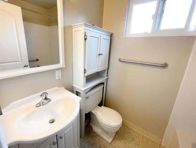 2120 Encinal, Alameda CA: https://media.crmls.org/mediaz/41d3d049-b1b5-4f4e-9687-96879afe1d07.jpg