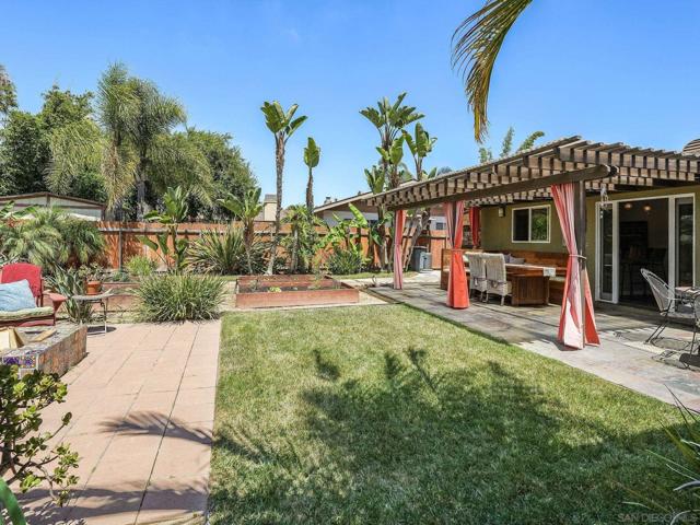 1080 Aloha Dr, Encinitas CA: https://media.crmls.org/mediaz/41d3f651-46ea-4cbc-911b-de6e3f7385f9.jpg