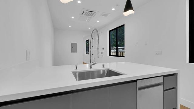 10540 Sterling Boulevard, Cupertino CA: https://media.crmls.org/mediaz/41d40123-3c94-4274-9b74-34f3dd453c1f.jpg