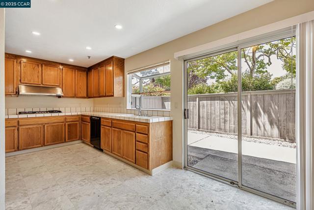 32 Shoal Dr, Vallejo CA: https://media.crmls.org/mediaz/41d44016-2b34-47e7-ad5f-20235f002b0a.jpg
