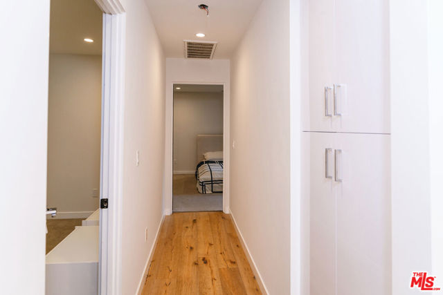 3423 Scadlock Lane, Sherman Oaks CA: https://media.crmls.org/mediaz/41d57bc1-2485-40be-8436-4deca8ead534.jpg