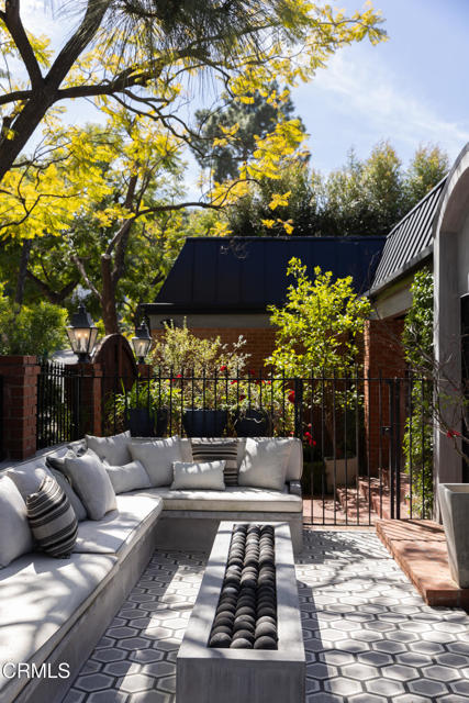 Detail Gallery Image 8 of 33 For 14593 Deervale Pl, Sherman Oaks,  CA 91403 - 4 Beds | 4 Baths