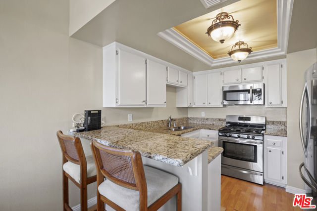 22040 Gault Street, 46 photo 5