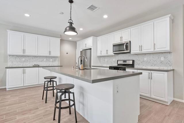 Detail Gallery Image 9 of 39 For 678 Gemstone Dr, San Marcos,  CA 92078 - 4 Beds | 3 Baths