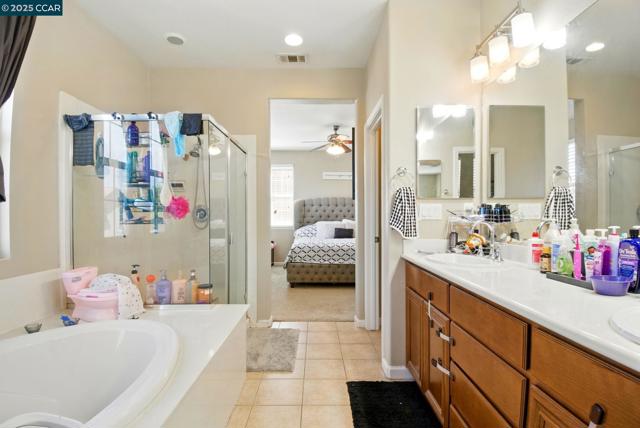 35 Belluno Dr, Stockton CA: https://media.crmls.org/mediaz/41d6c57c-d473-426d-80ce-cb56e7d634e7.jpg