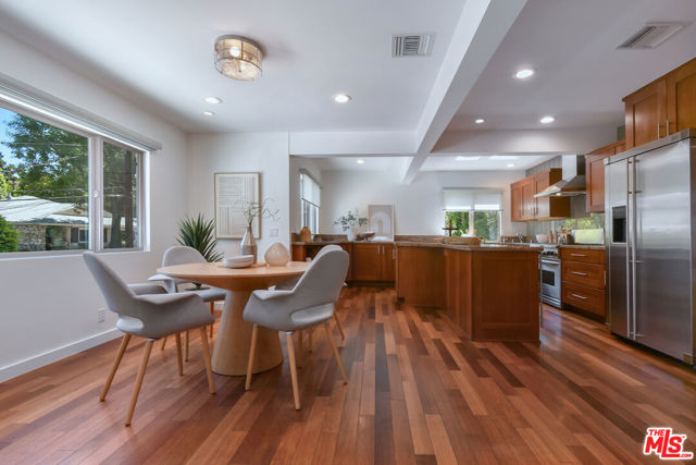 3471 Woodcliff Road, Sherman Oaks CA: https://media.crmls.org/mediaz/41d73fc2-027f-4262-83cd-fcb3eb3cea15.jpg