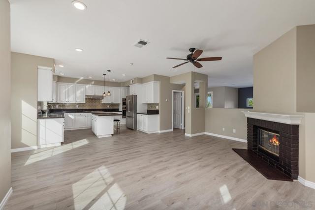 6013 Oakgate Row, La Jolla CA: https://media.crmls.org/mediaz/41d7a2e1-7351-4787-b675-7b07b8b42e90.jpg