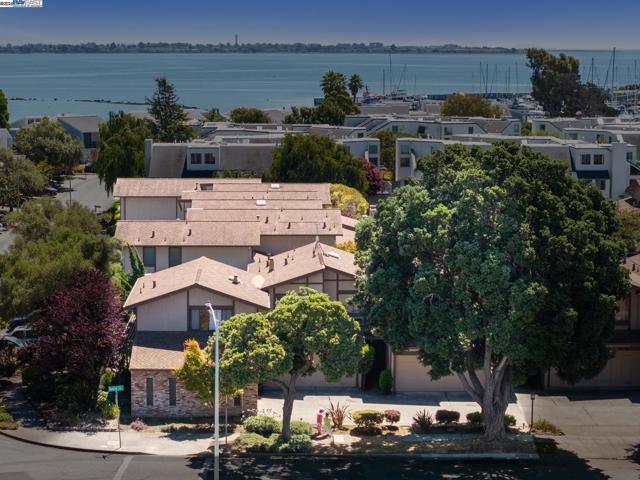1230 Ballena Blvd, Alameda CA: https://media.crmls.org/mediaz/41d7a929-9847-44b3-896f-5fe39cd4a2ee.jpg