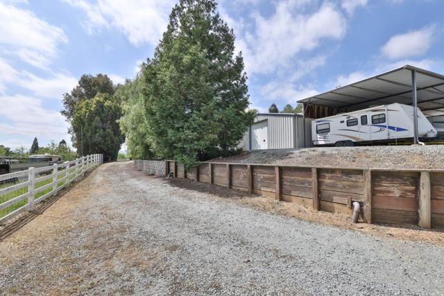 2017 Gypsy Avenue, San Martin CA: https://media.crmls.org/mediaz/41d7db59-00ad-43f4-8478-f173d0857fd9.jpg