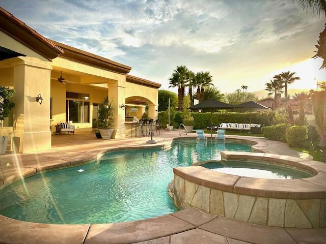 16 Villaggio Place, Rancho Mirage CA: https://media.crmls.org/mediaz/41d906ab-a03b-42f8-a9f8-87b1861e64c9.jpg