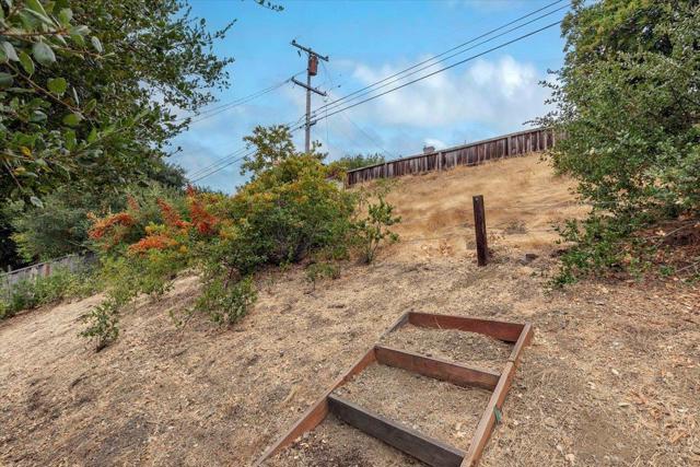 938 Round Hill Road, Redwood City CA: https://media.crmls.org/mediaz/41d97ae0-50df-4d36-973f-e2704afde347.jpg