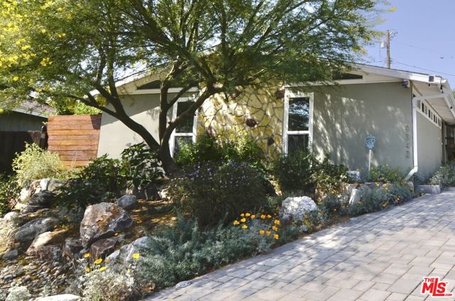 9342 Debra Avenue, North Hills CA: https://media.crmls.org/mediaz/41d9bb5e-beee-471b-8239-f97060fb8b47.jpg