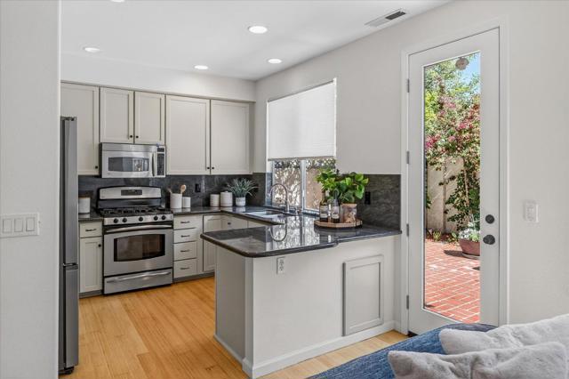 205 Houghton Street, Mountain View CA: https://media.crmls.org/mediaz/41d9daac-decf-4eda-8e39-6cb647515065.jpg