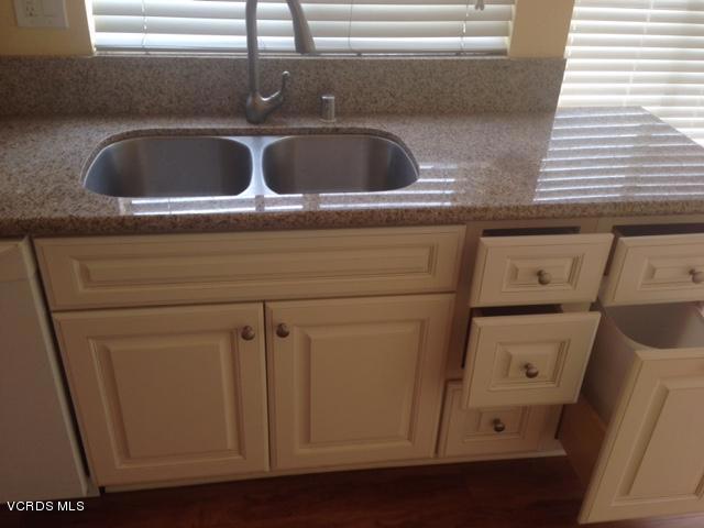 Detail Gallery Image 9 of 17 For 7208 Village 7, Camarillo,  CA 93012 - 2 Beds | 2 Baths