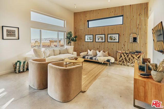 4375 Border Avenue, Joshua Tree CA: https://media.crmls.org/mediaz/41da7c82-2a4a-44a3-be3b-d3811b838a41.jpg