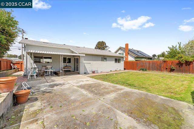 885 Tara Hills Dr, Pinole CA: https://media.crmls.org/mediaz/41dace65-0546-4207-a7b5-9b3013d6f132.jpg