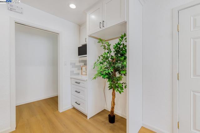 Image 17 of 58 For 1848 Trym St