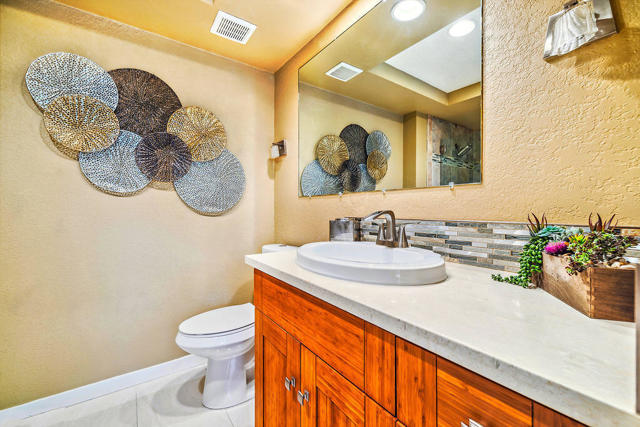 32 Presidio Place, Palm Desert CA: https://media.crmls.org/mediaz/41daef6b-1797-438d-9ce7-9c9d4e916291.jpg