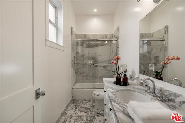 1664 Amherst Avenue, Los Angeles CA: https://media.crmls.org/mediaz/41db0136-da08-468e-9aae-07d431942906.jpg