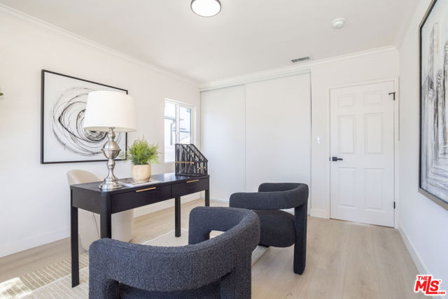 824 N Lima Street, Burbank CA: https://media.crmls.org/mediaz/41db351b-2637-4122-b712-a40dd3891124.jpg