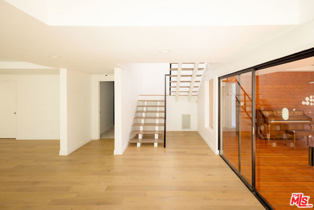21329 Mulholland Drive, Woodland Hills CA: https://media.crmls.org/mediaz/41db3982-ca4c-4cb2-bcd8-e1a84a0b9316.jpg