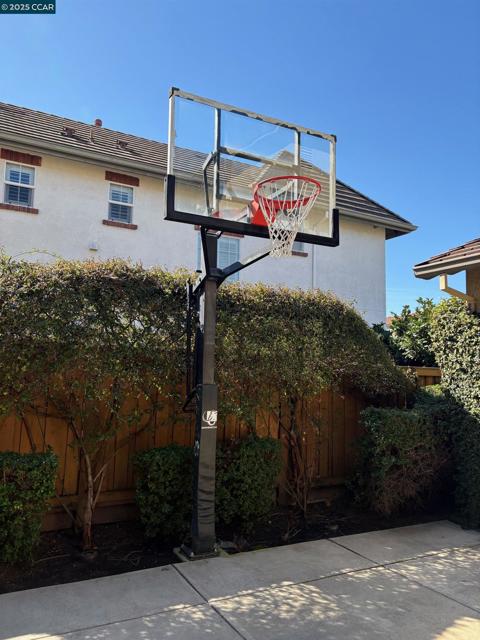 2261 Genoa St, Danville CA: https://media.crmls.org/mediaz/41db5247-17df-4268-9262-ef311853e4e9.jpg