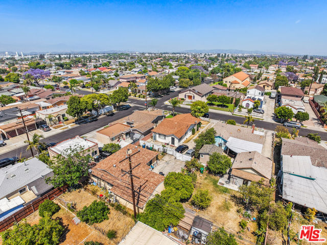 6307 Mayflower Avenue, Bell CA: https://media.crmls.org/mediaz/41db82bb-f1a6-4d94-bfea-f72932439ffb.jpg