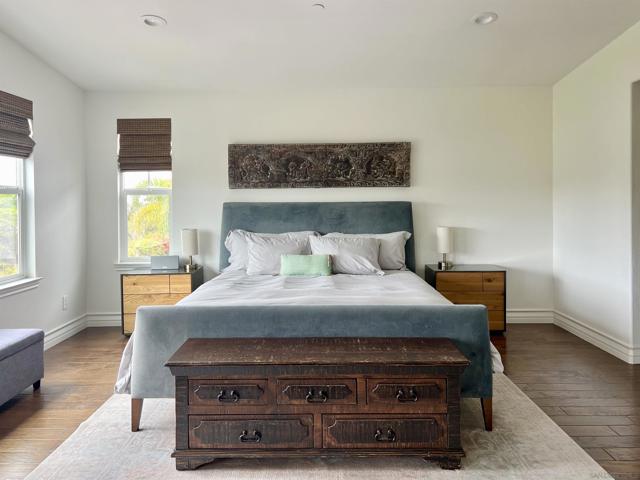 517 N Cedros, Solana Beach CA: https://media.crmls.org/mediaz/41dc3c20-f86e-4210-bfdc-1411f0f92c3f.jpg