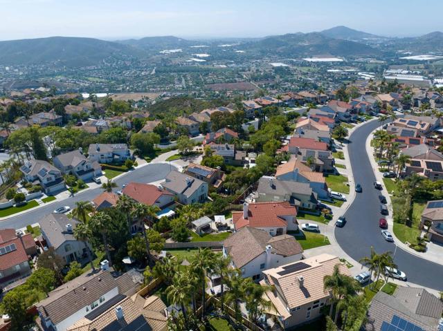 2490 Bear Rock Gln, Escondido CA: https://media.crmls.org/mediaz/41dc3deb-57e2-4dbc-89d9-b91d62bd2caa.jpg