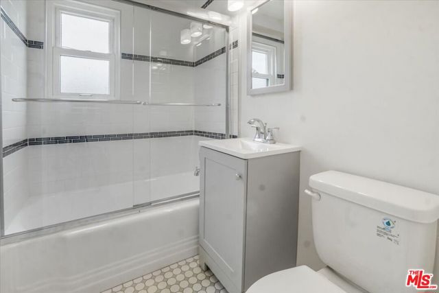 8151 Vista Del Rosa Street, Downey CA: https://media.crmls.org/mediaz/41dc56fd-d297-4041-8d5d-6199a17f192a.jpg