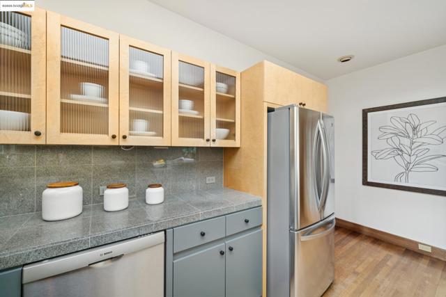 408 Euclid Ave, Oakland CA: https://media.crmls.org/mediaz/41dc7616-d3d5-4515-b675-8dbe8049011c.jpg