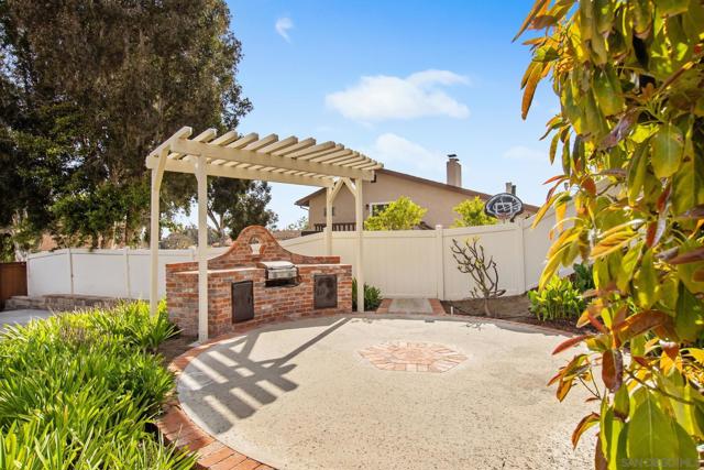 12216 Riesling Ct, San Diego CA: https://media.crmls.org/mediaz/41dcbd2e-52cb-441e-82e6-4c4b17e6ffbe.jpg